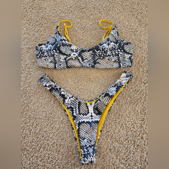 EUC ZAFUL SNAKE PRINT BIKINI SIZE MEDIUM - Picture 2 of 4